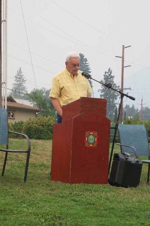 Mayor Wayne Stuart speaking while standing behind a podium